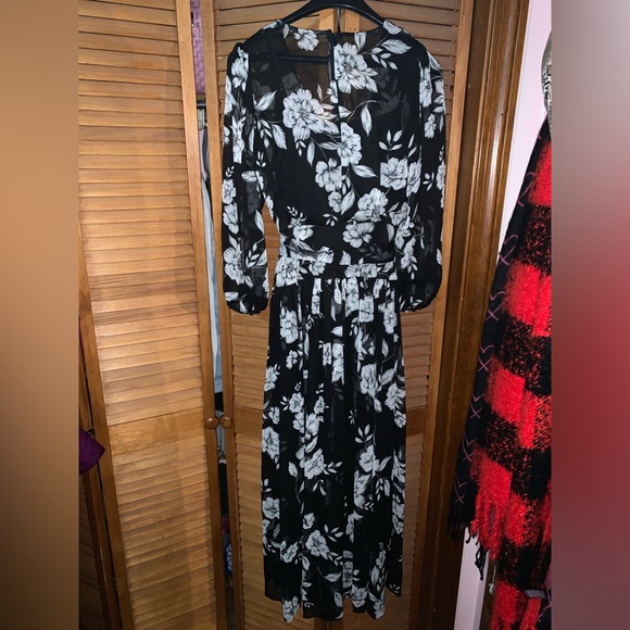 Calvin Klein floral dress. - Picture 3 of 5